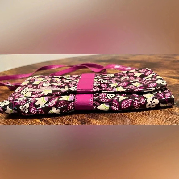 RETIRED: Vera Bradley | Ladies Concert Crossbody Plum Petals Frill handbag. - Picture 10 of 16